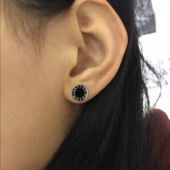 🆕 Roman Numeral Stud Earrings - Picture 2 of 4